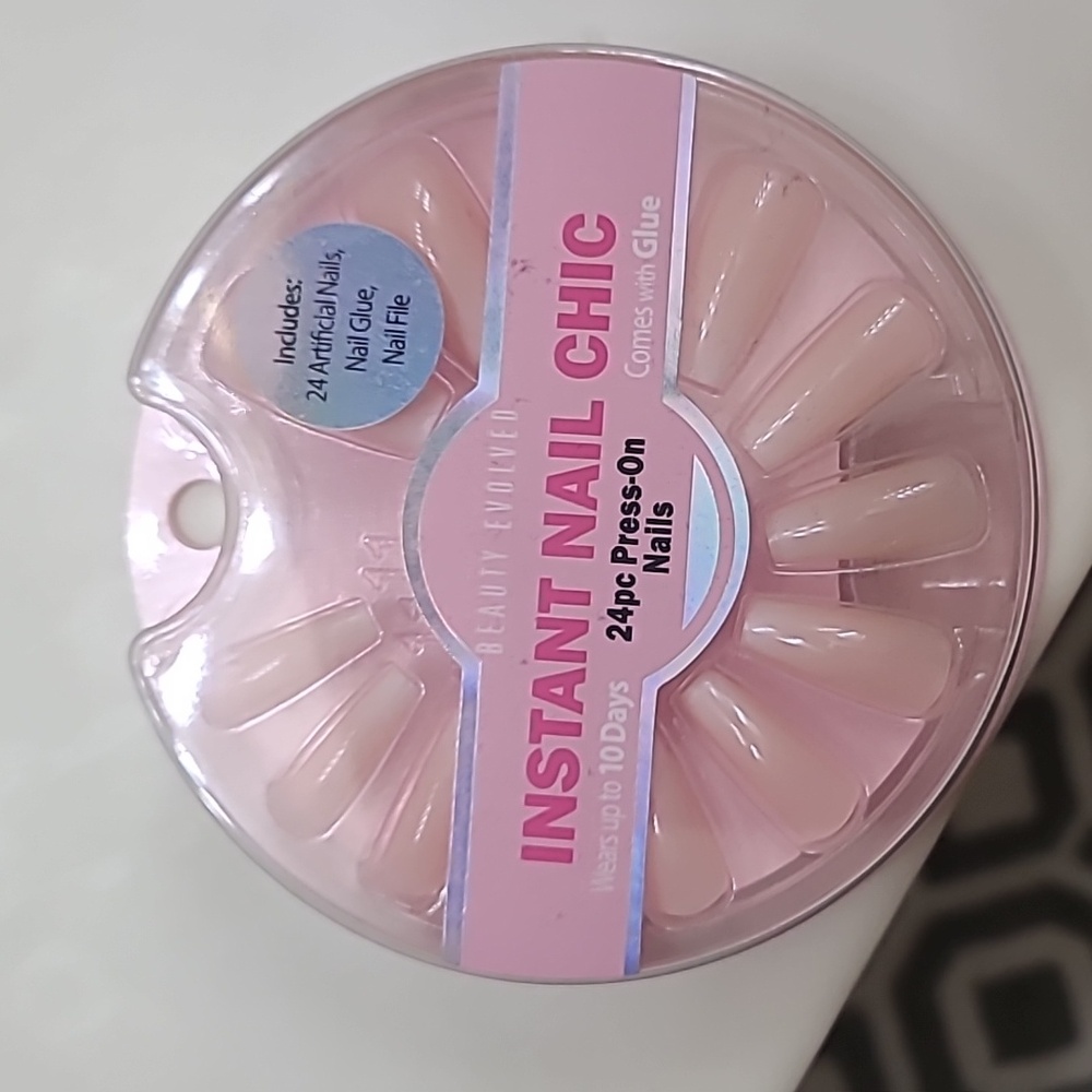 Press on nails